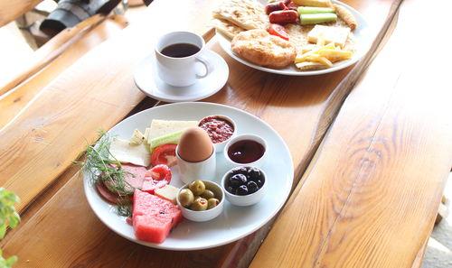 大早上吃早餐吃瓜,揭秘大早上的美食与娱乐新风尚